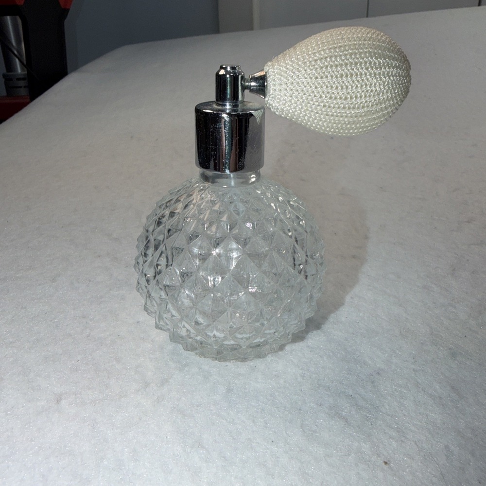 Vtg. Perfume Bottle W/ Pump Atomizer Round Diamond Cut Clear‎ Glass Women Vanity